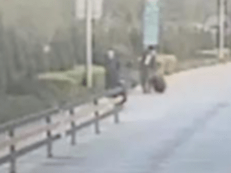 男子与孕妻杀女邻居分尸将遗体藏行李箱丢弃 细节披露
