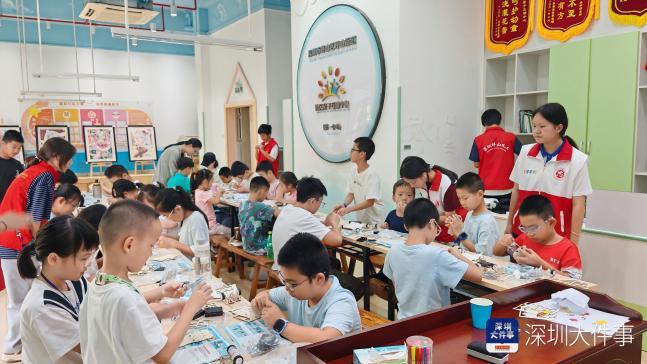 在党群服务中心“造机器人”，深圳坪山娃的暑假有多夯？