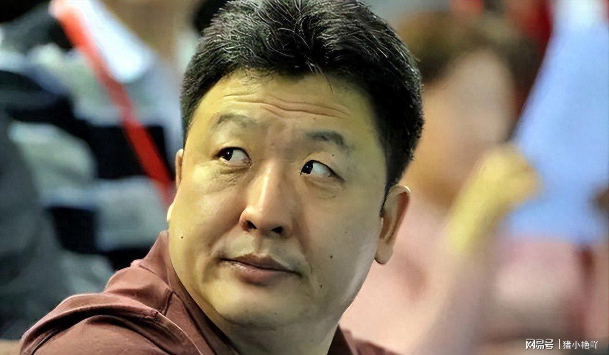 连娶3位徒弟，把奥运冠军变家庭主妇，断送队员前程他有多离谱？