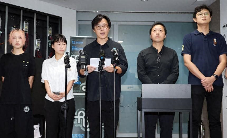 中国代表退场走人，当晚中方的交涉送进青瓦台，让李在明给个交代