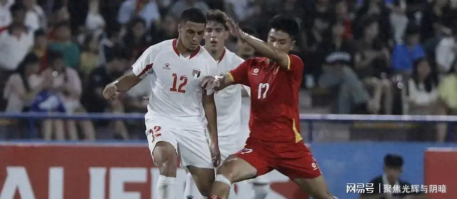 一场1-2让越南球迷梦碎！两战全败提前出局，下轮不胜将降级！
