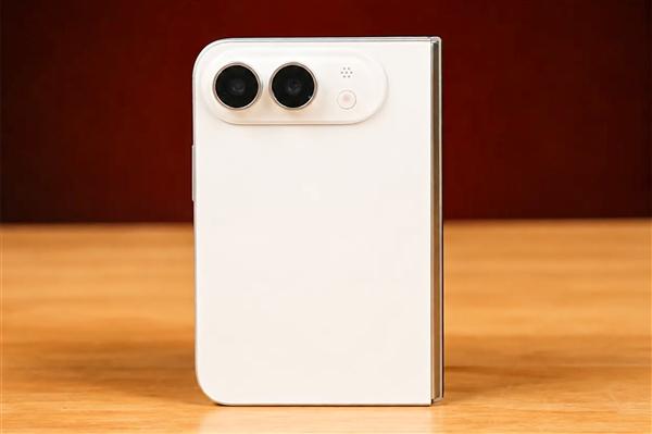 十年磨一剑！折叠屏iPhone整整打磨了10年：由苹果前CEO库克推动完成