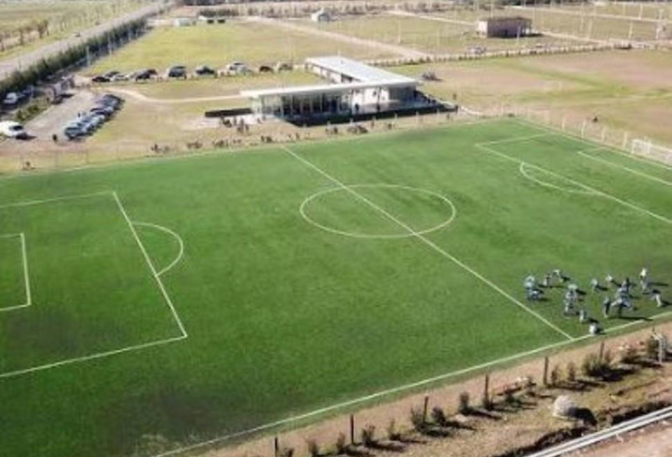 奥莱报：梅西家族球队莱昂内斯FC计划自建球场