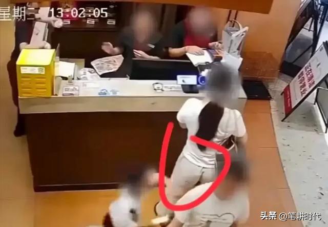 摸臀姐迎大麻烦！男童父反击不到24小时 官媒调转“枪口” 三字定性