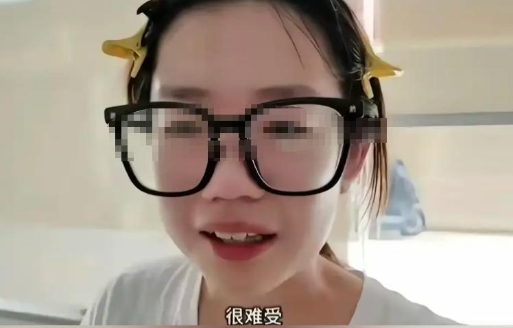 男童父亲反击6天后，“摸臀女”再迎噩耗，这次，她真踢到铁板了