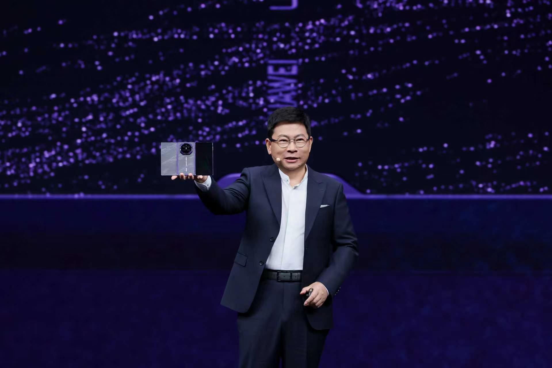 非凡在握，从容左右 HUAWEI Mate XT 2 非凡大师全新发布