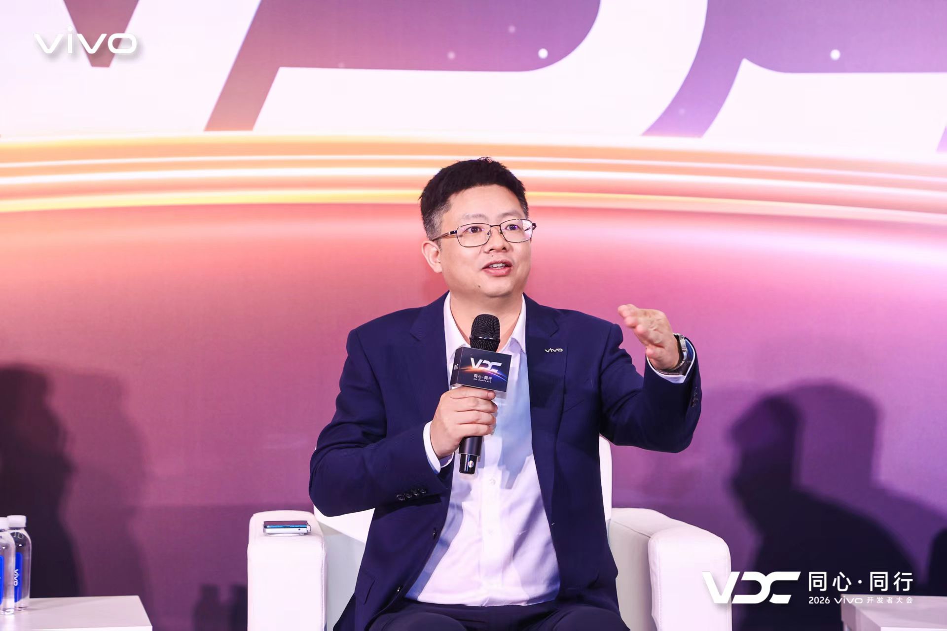 VDC 之后，我问了 vivo 十个关于 AI 操作系统的问题