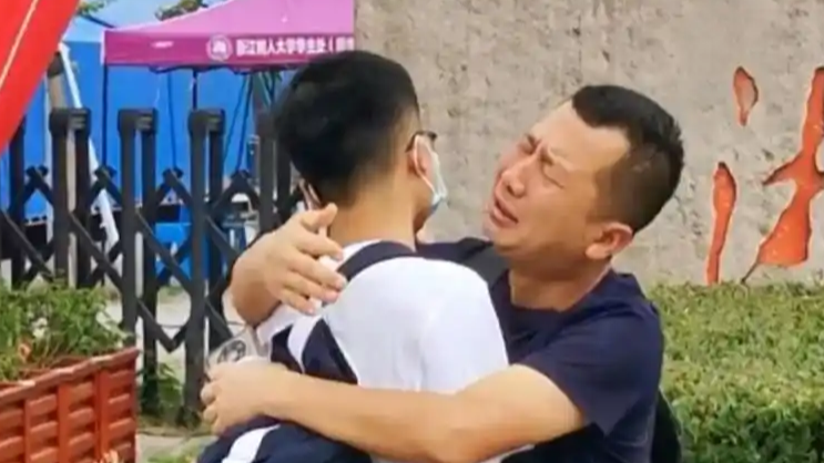 不是孩子离不开 是家长离不开孩子