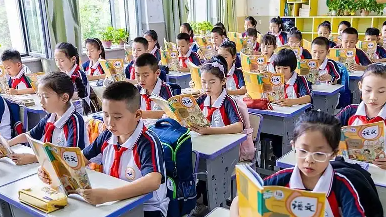 全国小学初中已全部替换新教材