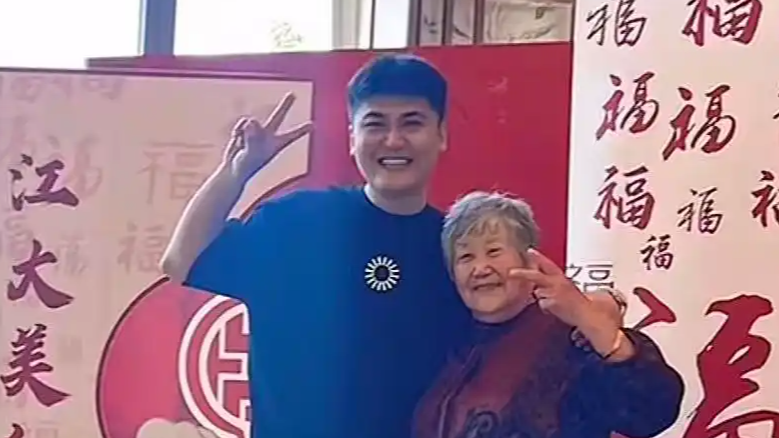 网红“暴躁的小张”姥姥离世