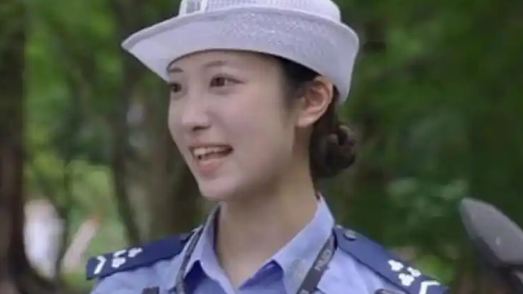 “兔子警官”李语蔚回应作秀质疑