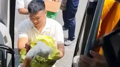 “他们也是孩子 却为我们冲锋陷阵”