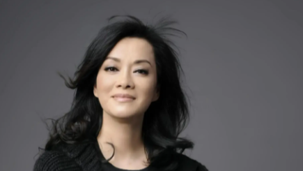 一个歌手给所有演员上了节表演课