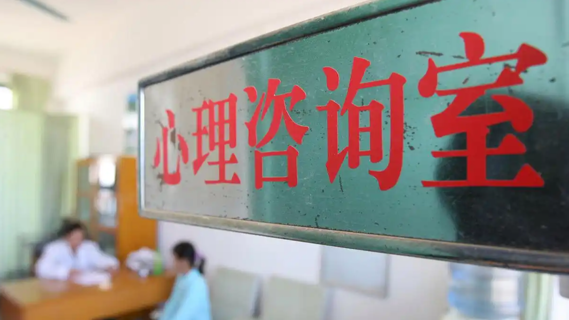 家长称因拒签协议 抑郁孩子被拒返校