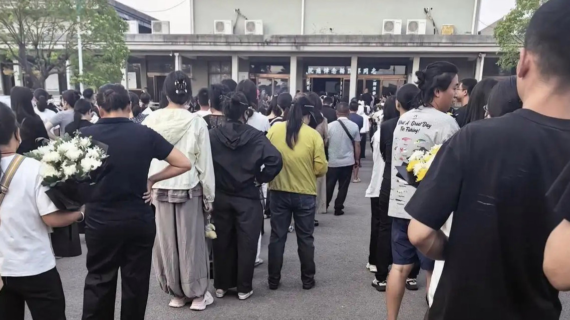 县城里的“棒棒糖医生”走了