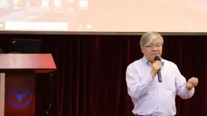 “飘逸刘海”意外走红 浙大教授回应