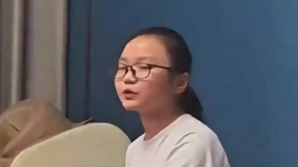 侄女帮小姨挡催婚 金句频出