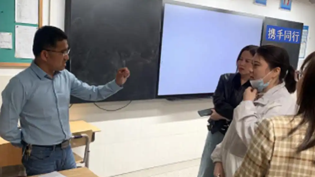 人民日报评“大学生家长群”