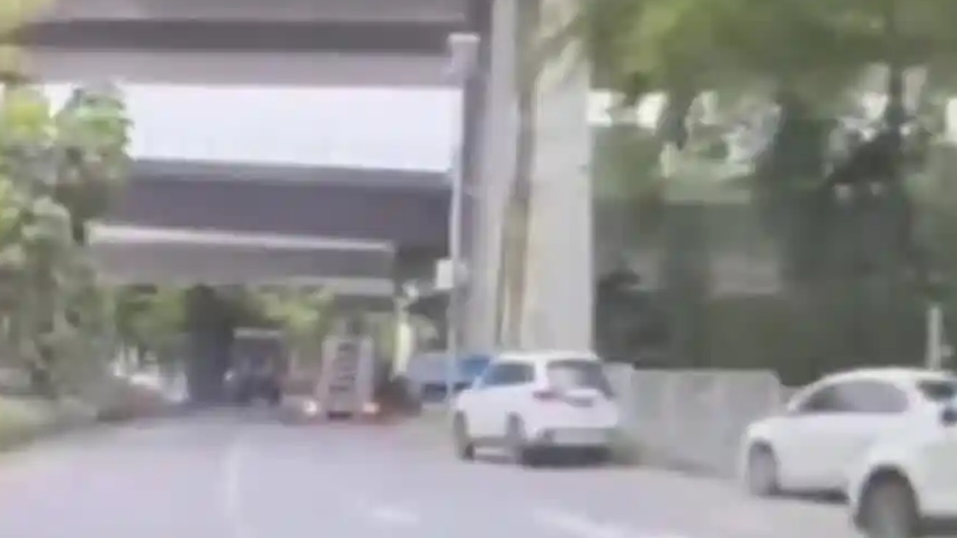 理想车主等智驾自己避让右车被撞