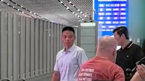 殷玉珍含泪送别赛考斯