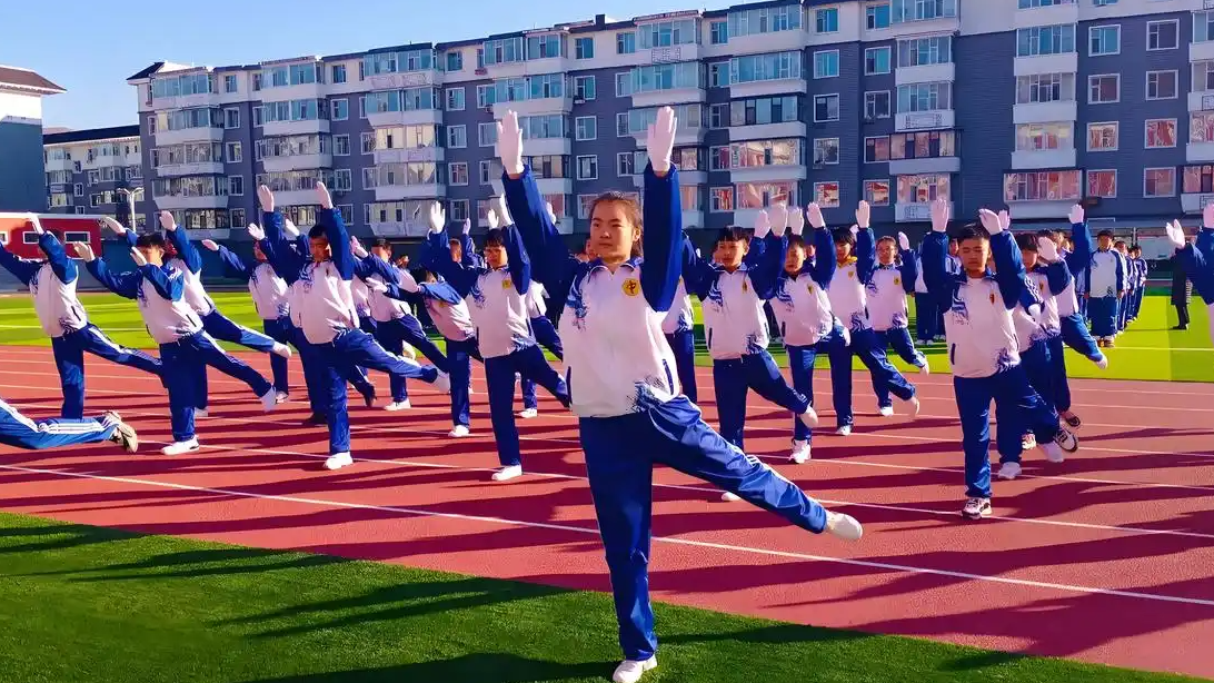 中小学一定要买校服吗？教育部回应