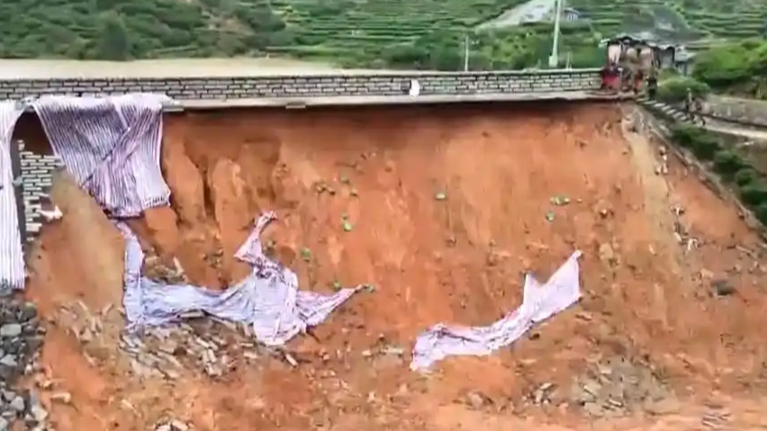强降雨致福建福鼎一水库坝体滑坡