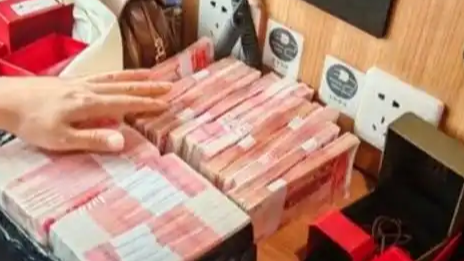 空车厢行李箱中装33万现金6件金饰