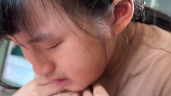 学生不舍老师被调走打电话给校长