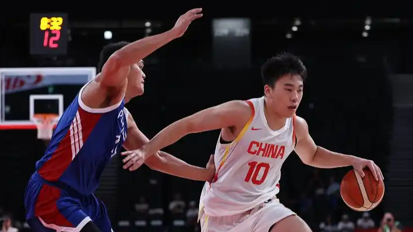 中国男篮大胜菲律宾44分 小组出线