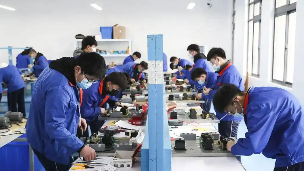 本科生扎堆回炉读技校
