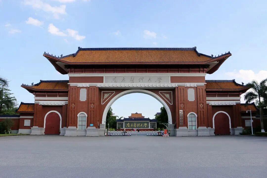 南方医科大学学生疑坠亡同学发声