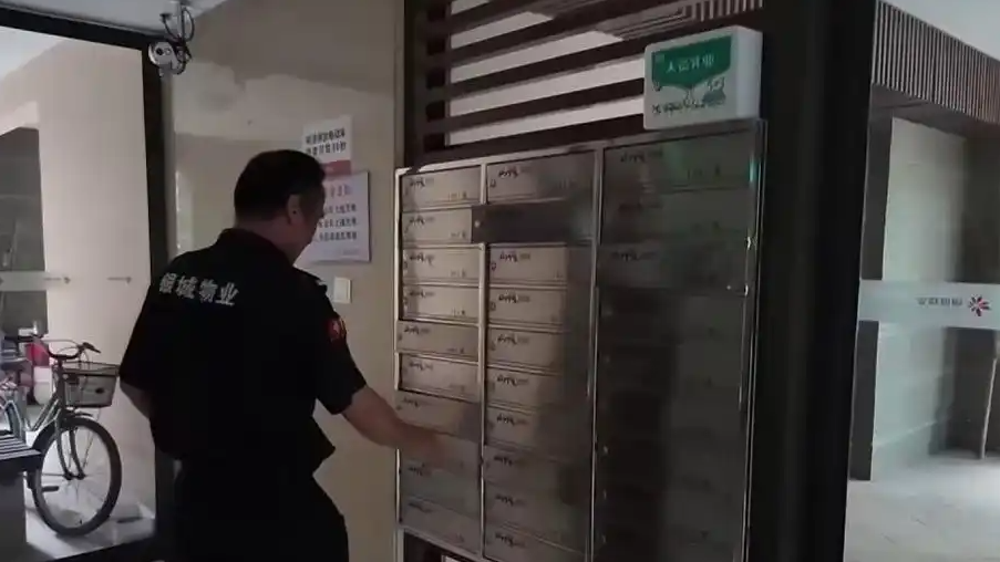 四盒没人取的牛奶救人一命