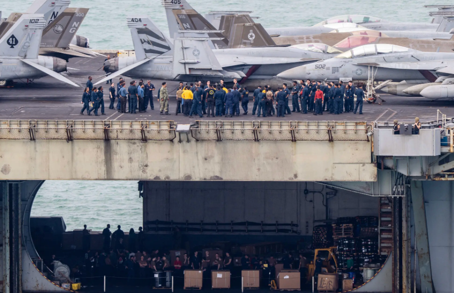 海上漂了272天的美国水兵登陆了