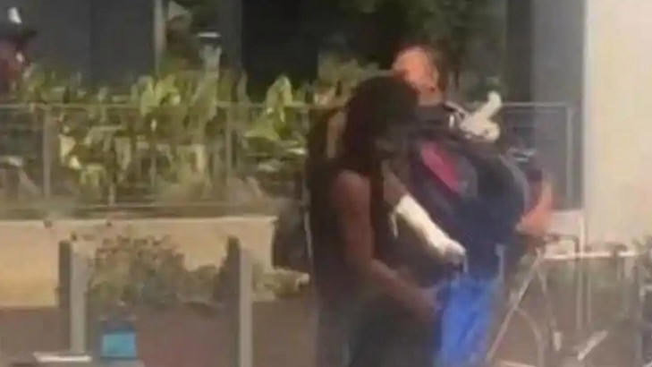美国男子挑衅持刀者被刺伤身亡