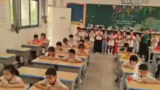 学生不订奶就后排罚站？区教育局回应