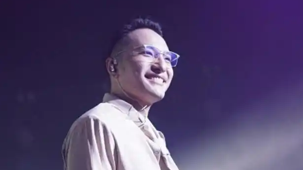 田一名武汉现场反差感太惊人了