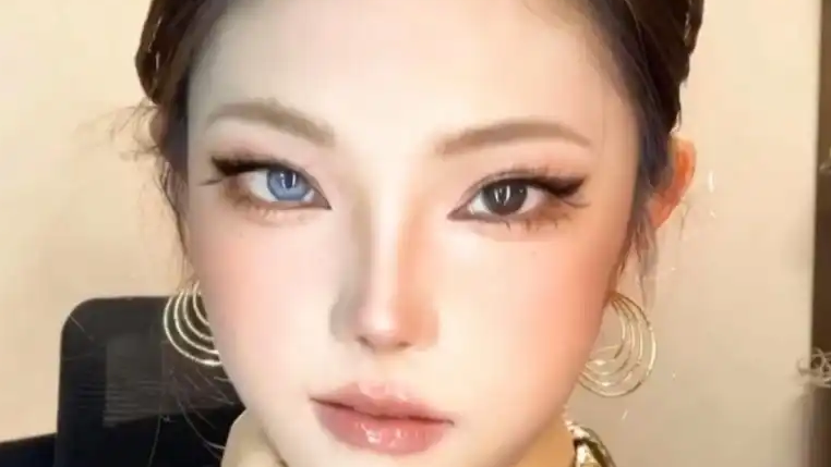 女生天生异瞳曾遭嘲讽 发视频被称赞