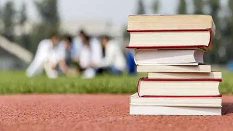 班主任下班偶遇学生 学生撒腿就跑