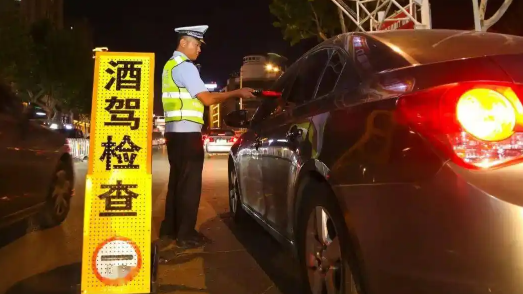 男子将110设紧急联系人醉驾车企报警