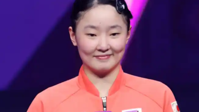 张本美和夺冠后致敬孙颖莎