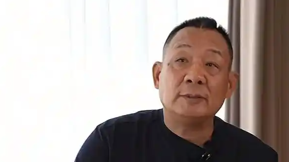 于东来骑上张雪机车了