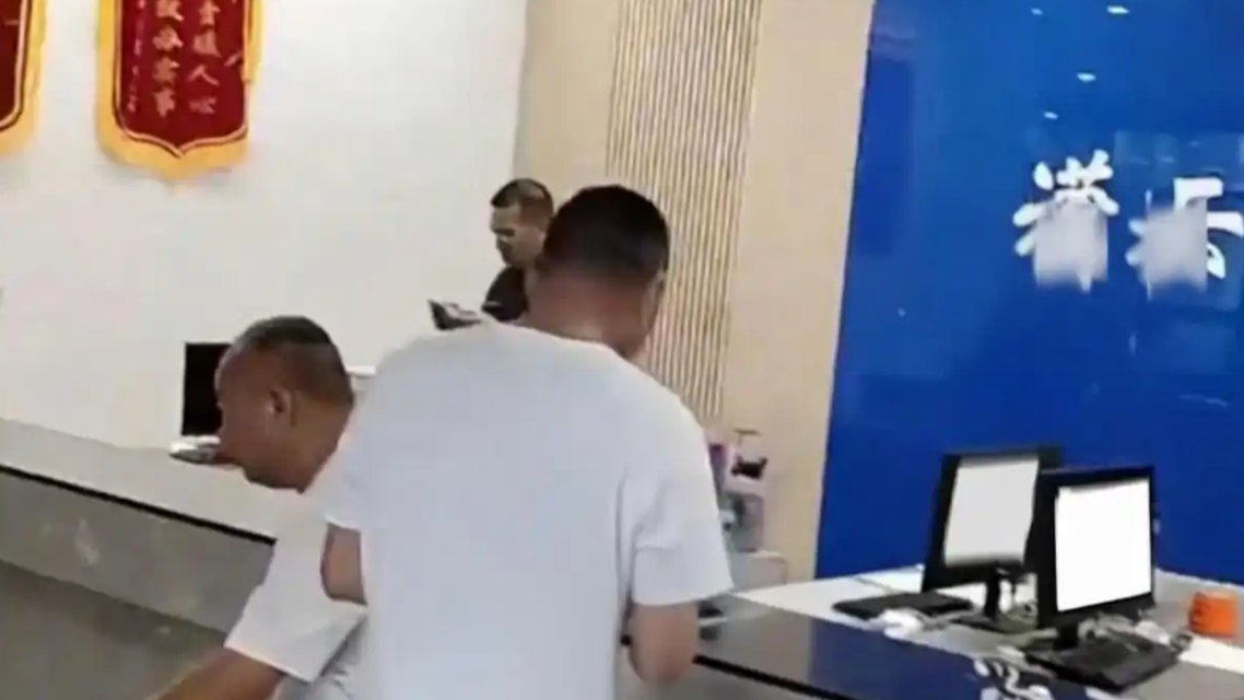 办事大厅被拍空岗后禁群众带手机进入