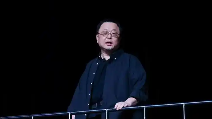 黄斌公开炮轰罗永浩