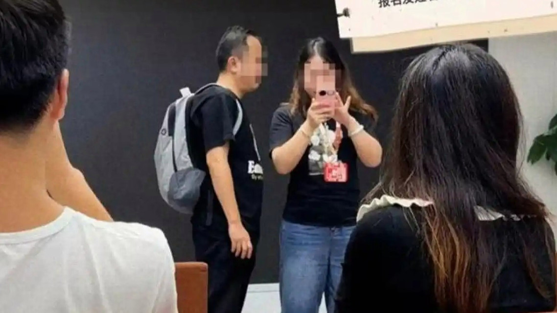 记者卧底实录保险公司摆拍走账内幕