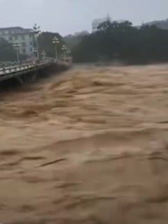 海南五指山特大暴雨