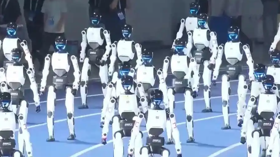 中国机器人连刷人类世界纪录