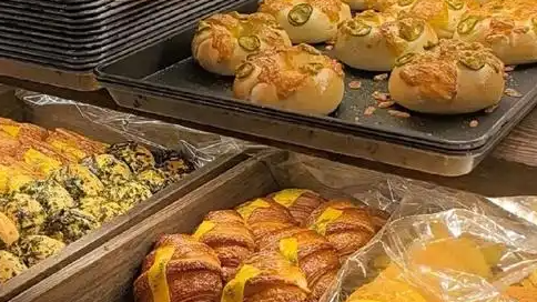 贵价面包 从大排长队到密集撤店