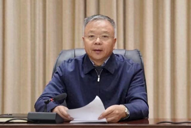中共中央批准：开除岳普煜党籍
