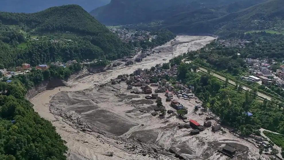 中尼边境震动系冰川崩塌