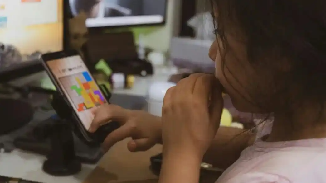 对抗手机成瘾 全球掀起风暴